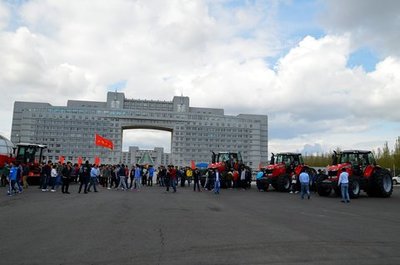 爱科集团与八一农垦大学合作签约暨培训基地揭牌仪式在大庆举行 农业机械协同创新迈入新阶段